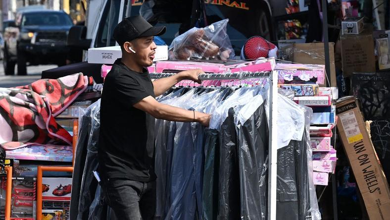 关税闹剧下,在美华人经历了什么?